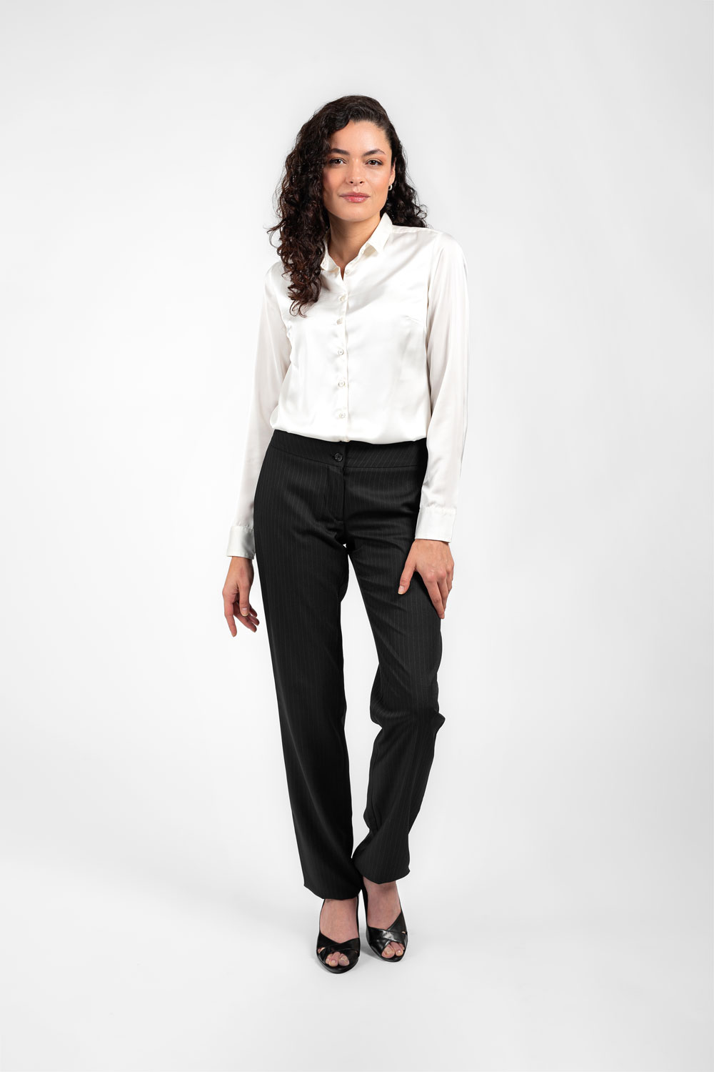 Camisa-cetim-+-calça-risca-de-giz.jpg